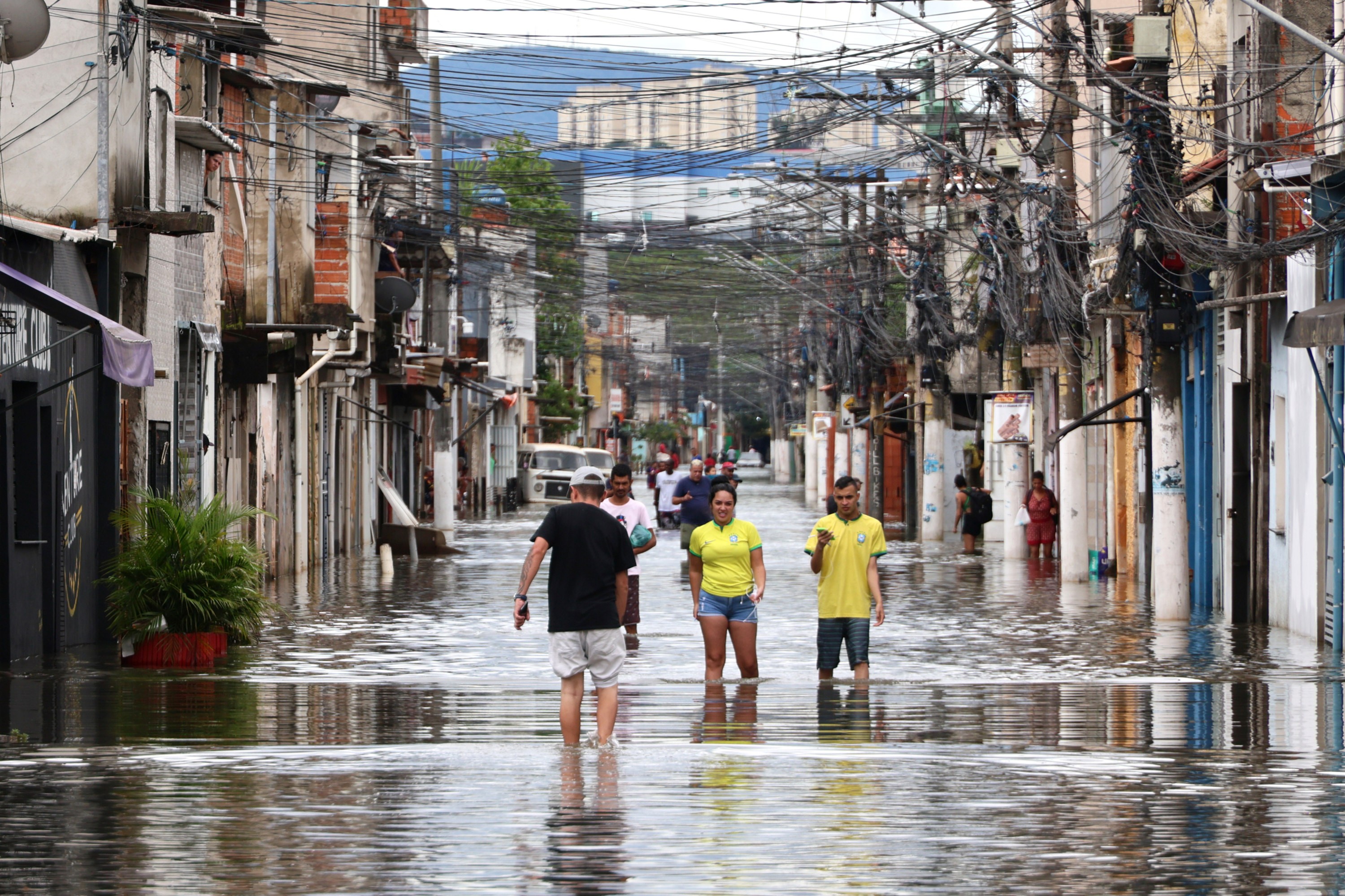 São Paulo terá domingo chuvoso e frio após temporal causar alagamentos e deixar desaparecidos G1