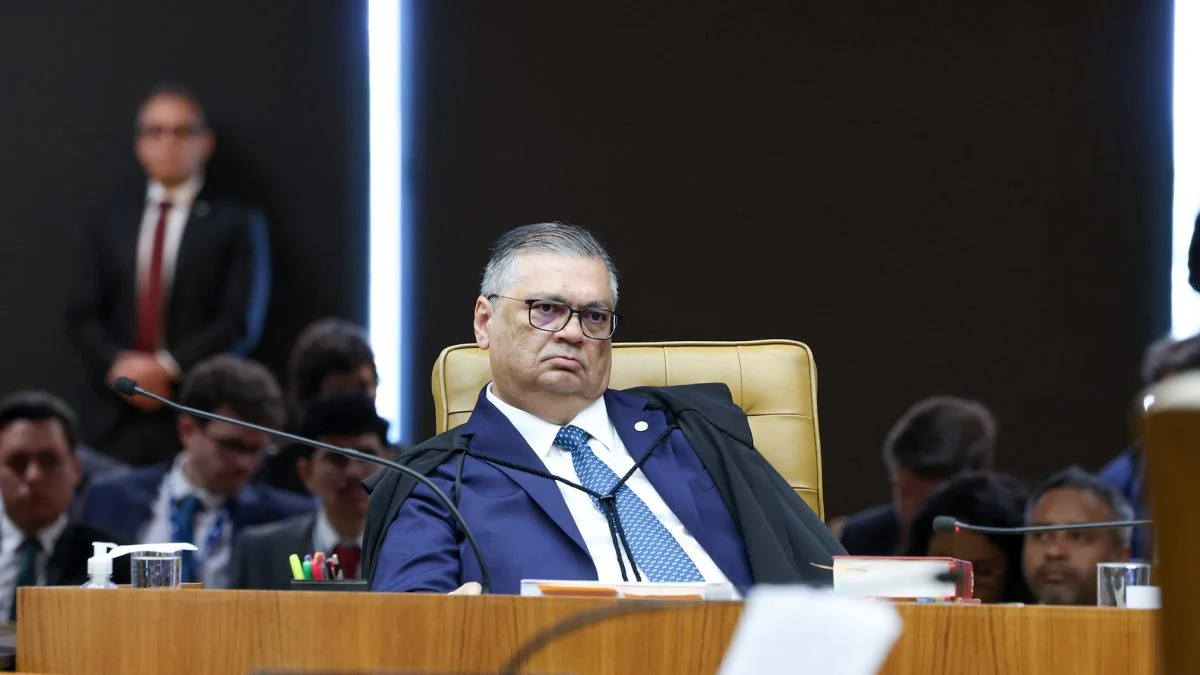 Dino critica Fachin e trava julgamento sobre Moraes depois de bate-boca
