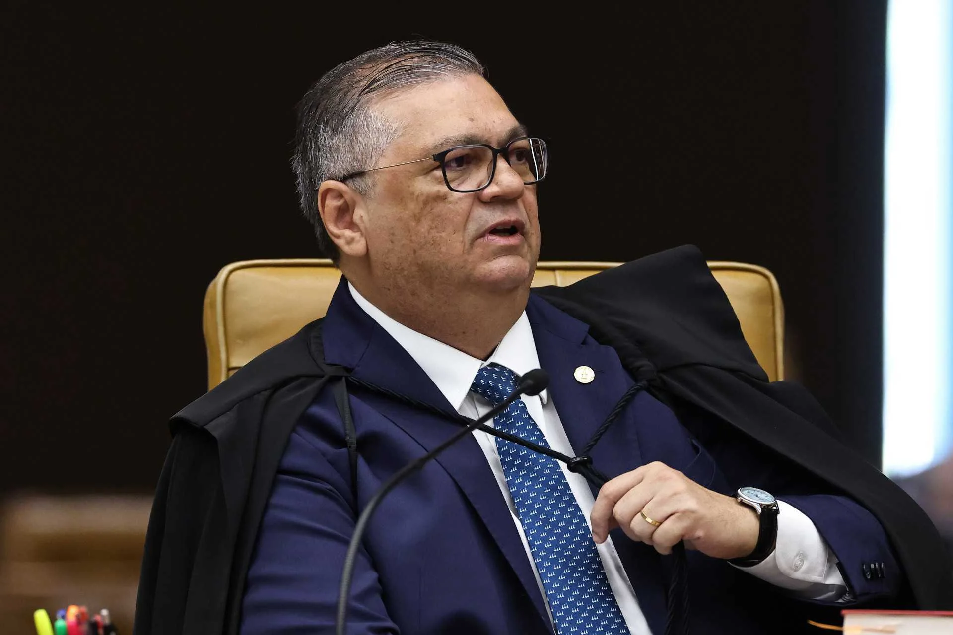 Dino vota a favor de questão de ordem para redistribuir processo sobre Mendonça abc+