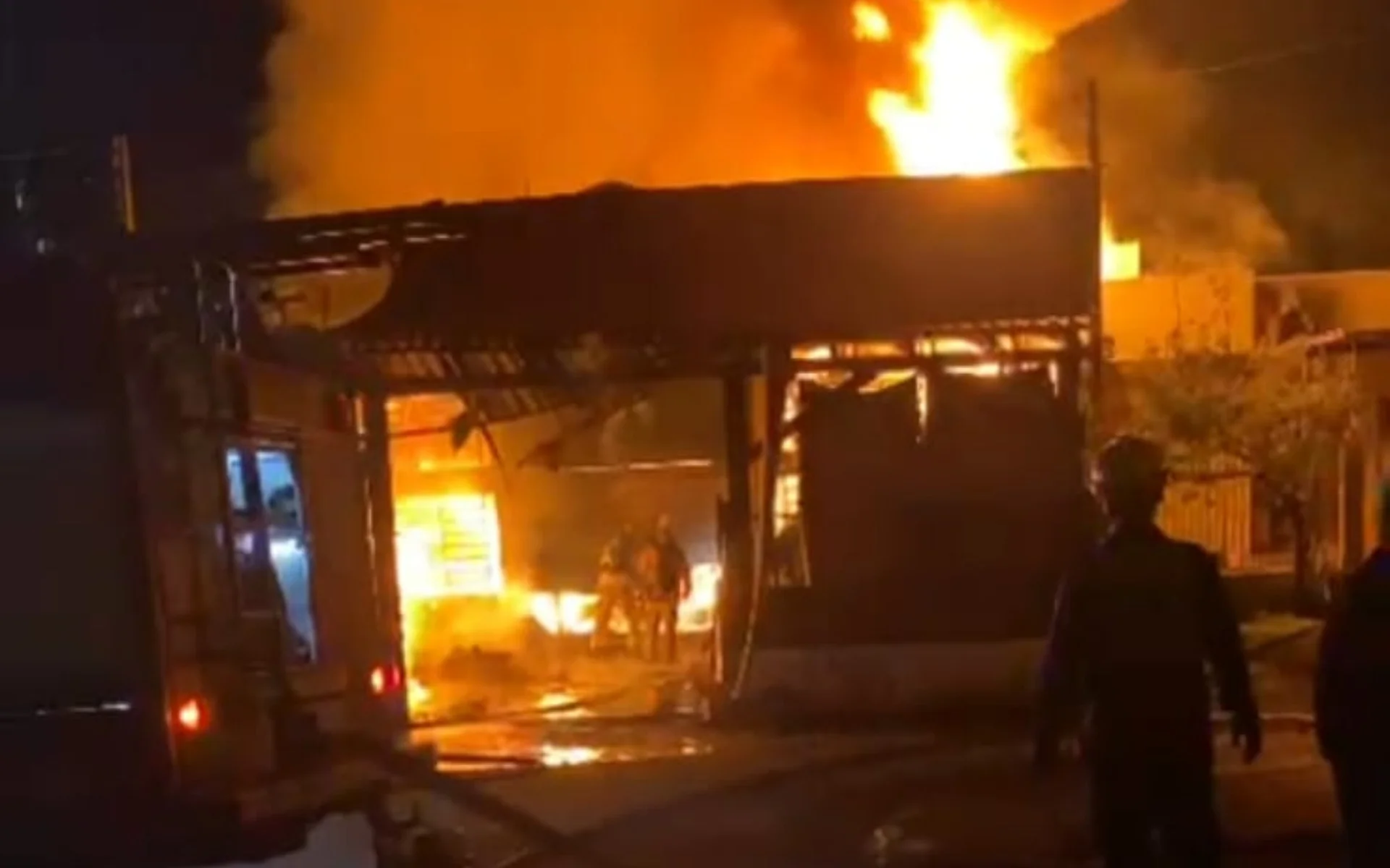 VÍDEO: Incêndio de grandes proporções atinge empresa de componentes para calçados em Novo Hamburgo abc+