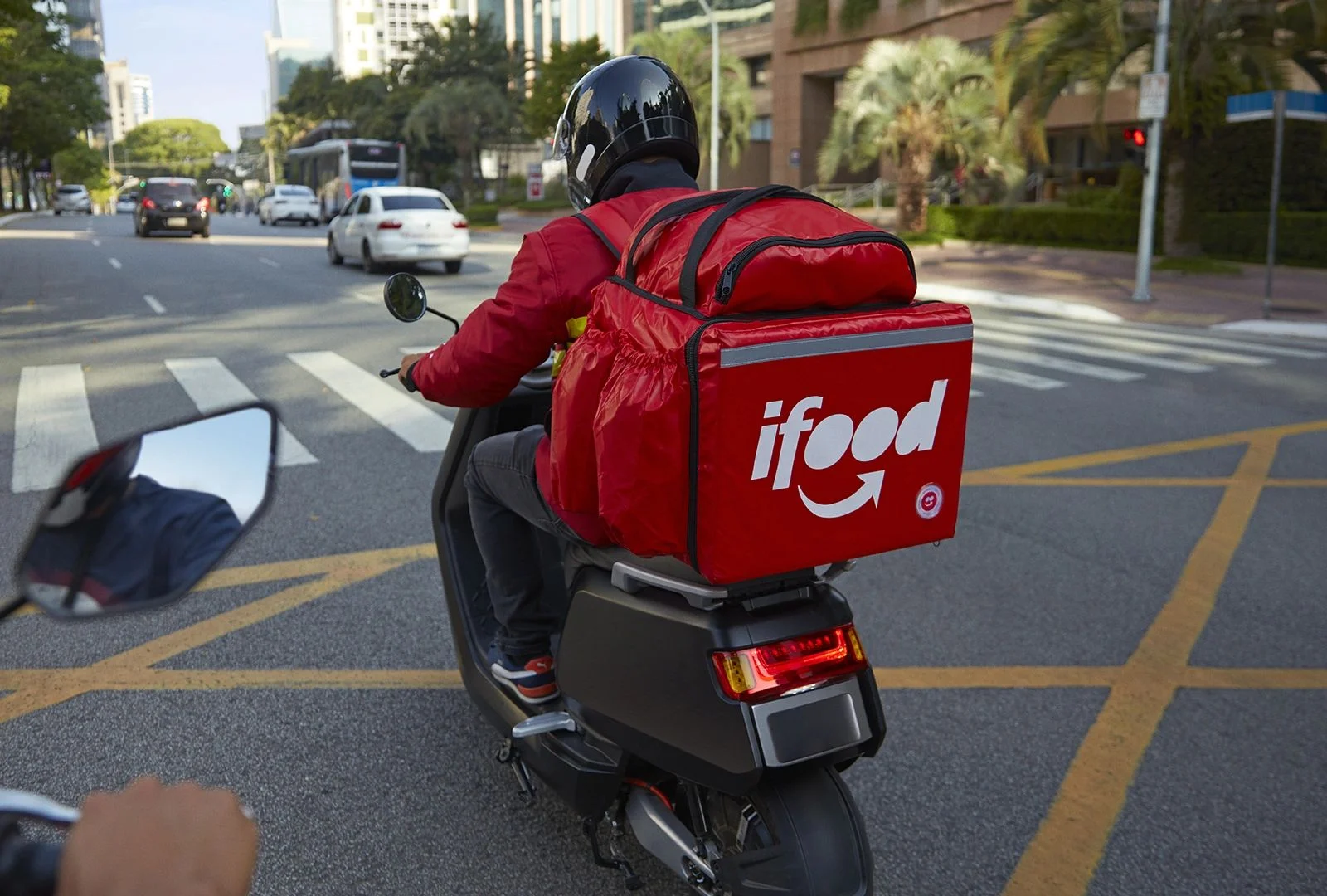 IFood lança serviço de entregas para pedidos feitos fora do app