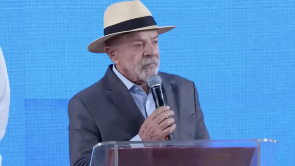 Pazuello entendia de tudo, menos de SUS , diz Lula