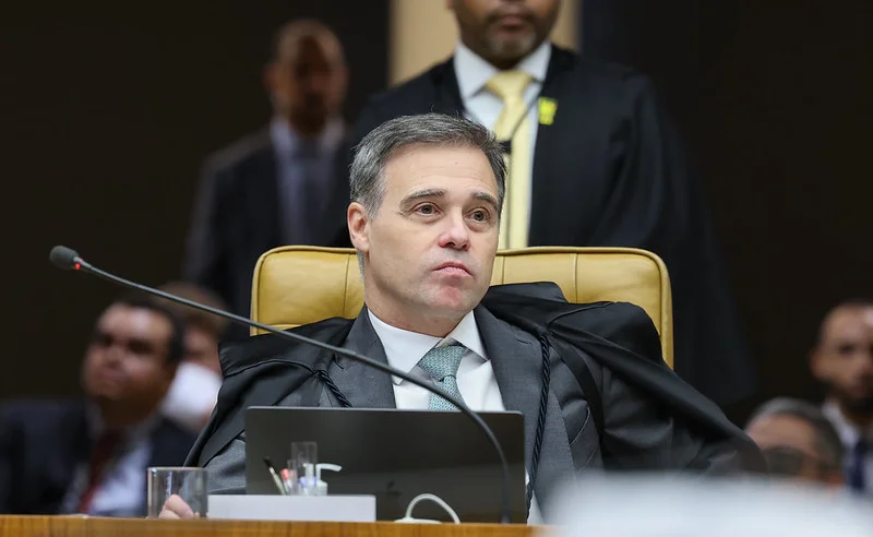 Mendonça rejeita ação de Zé Trovão contra aumento do Bolsa Família pelo governo Lula abc+