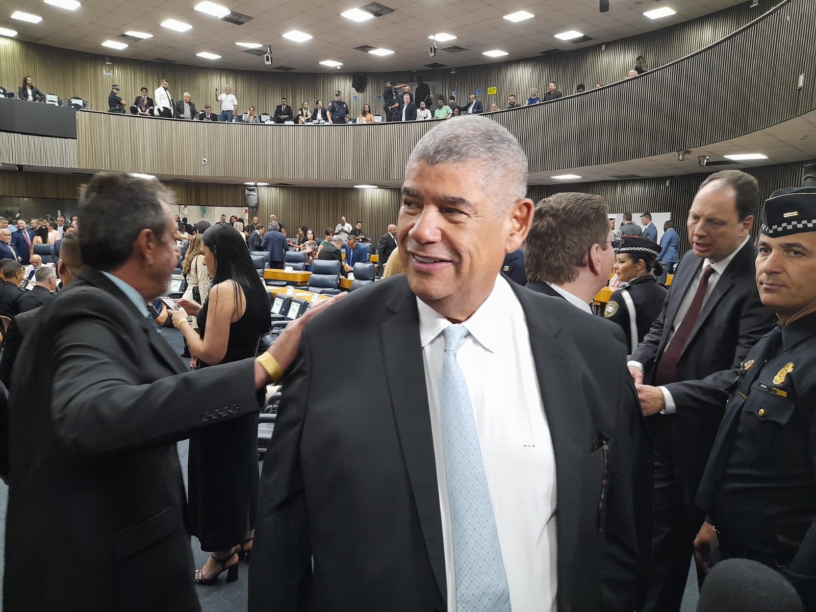 Após prometer se entregar em 24 horas, Milton Leite segue foragido G1