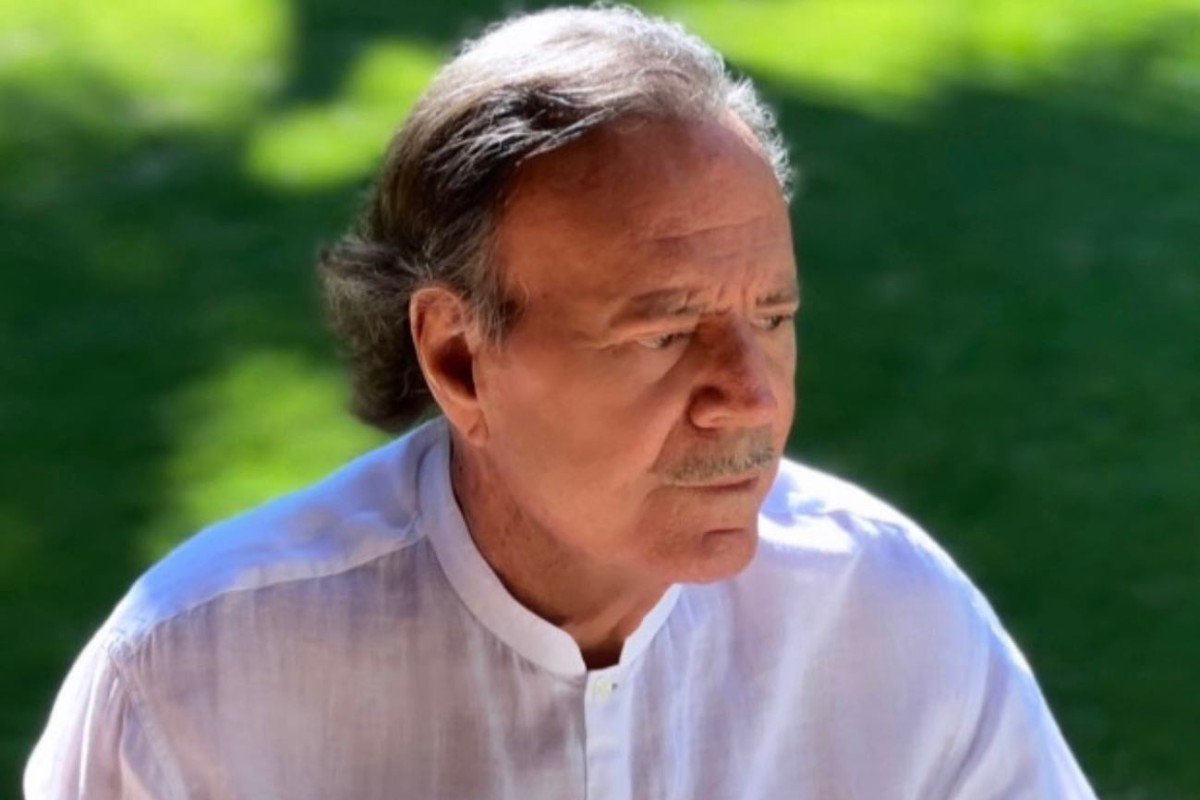Julio Iglesias é denunciado por agressão sexual e maus-tratos
