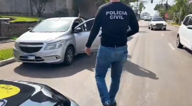 Dirigiu nu e estava se masturbando : Motorista de app é preso em Canoas por importunação sexual abc+