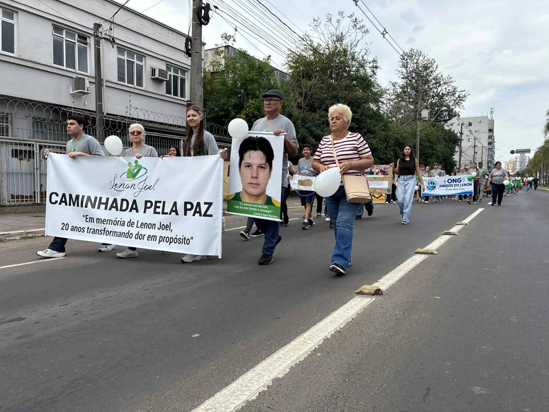 VÍDEO: Promovida pelo Instituto Lenon, Caminhada pela Paz reúne cerca de 700 pessoas abc+