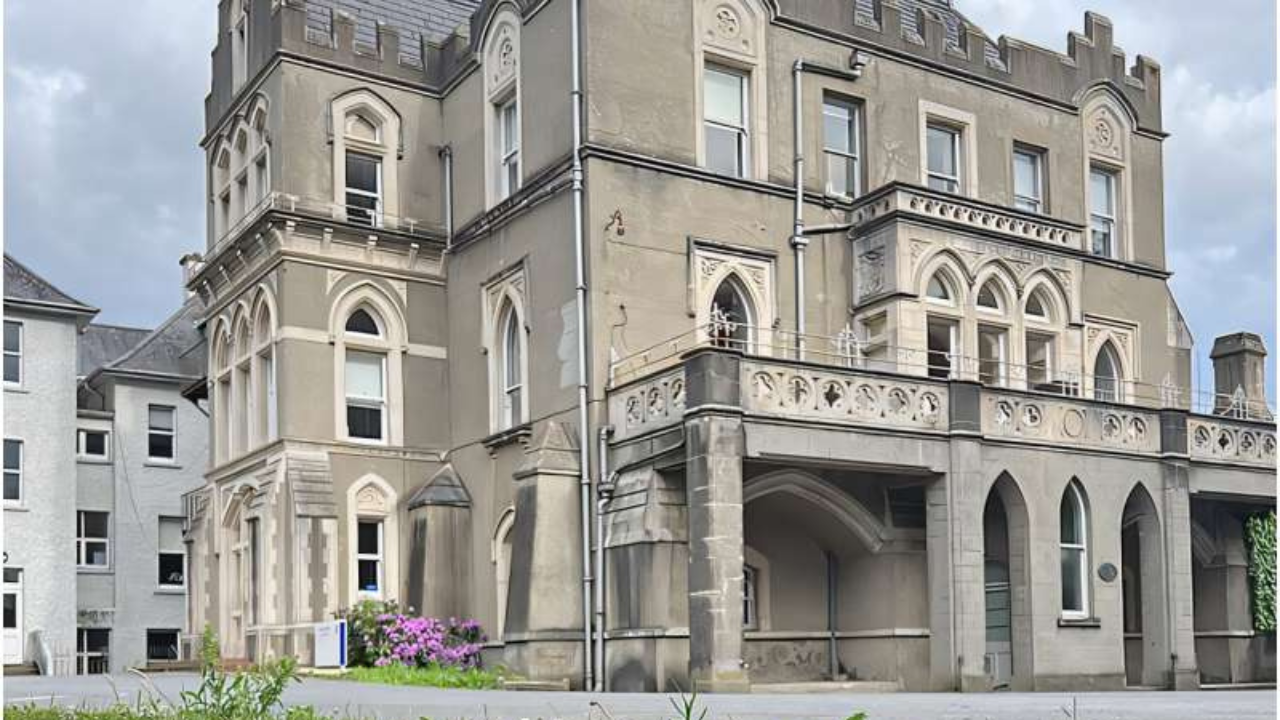 Castelo medieval “perdido” é encontrado escondido dentro de prédio universitário em Dublin - Aventuras na História