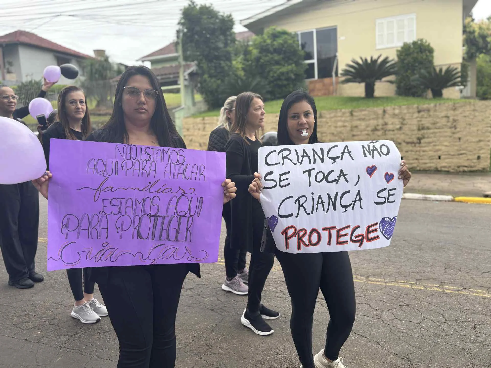 Aconteceu na escola da minha filha : Protesto cobra respostas sobre professor preso em Dois Irmãos abc+