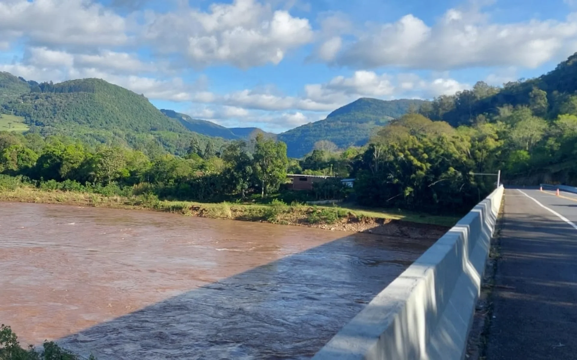 Nível dos rios: Paranhana e Caí começam a recuar, enquanto Sinos e Guaíba mantêm elevação abc+
