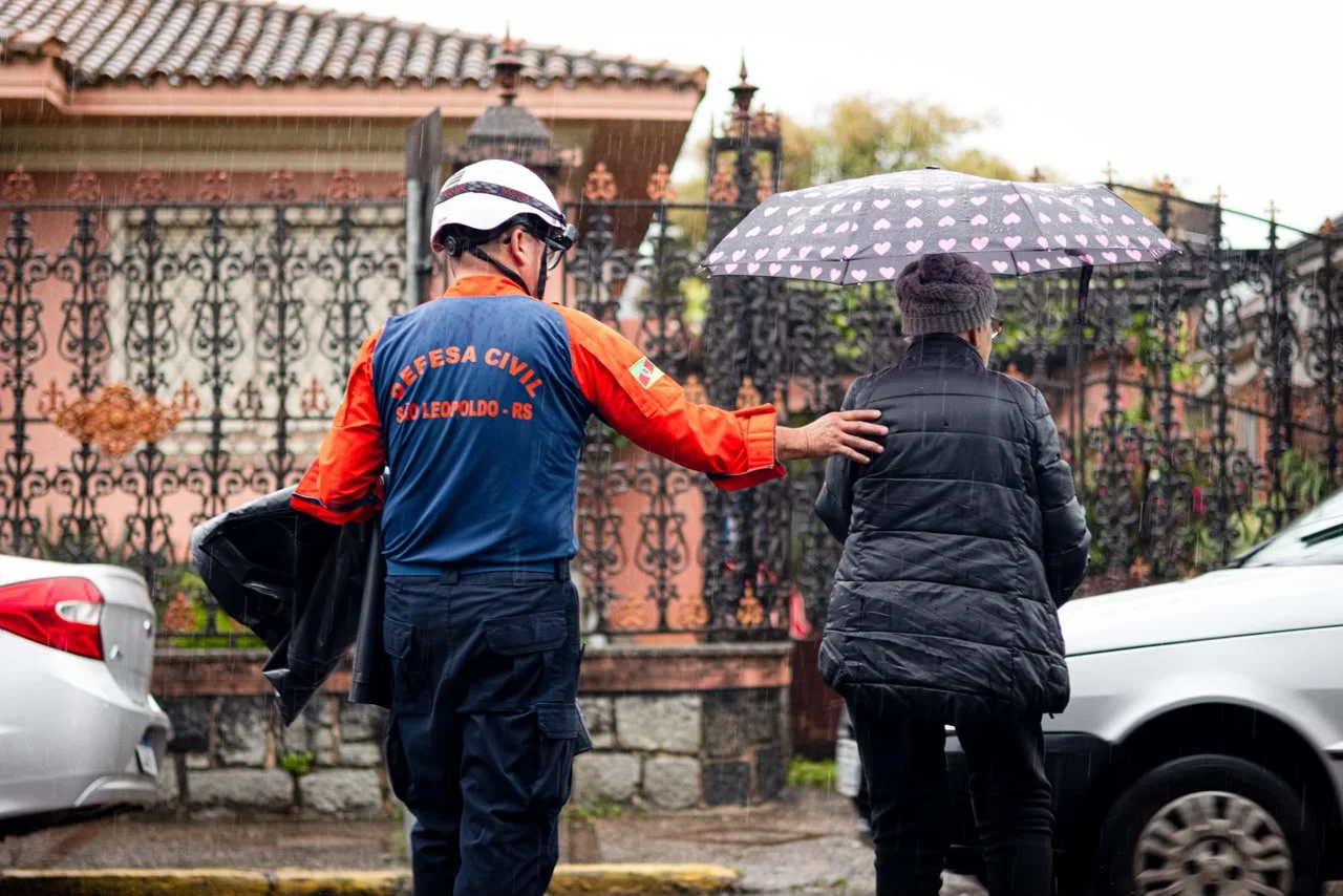 Defesa Civil de São Leopoldo emite atestados para moradores afetados pelo temporal abc+