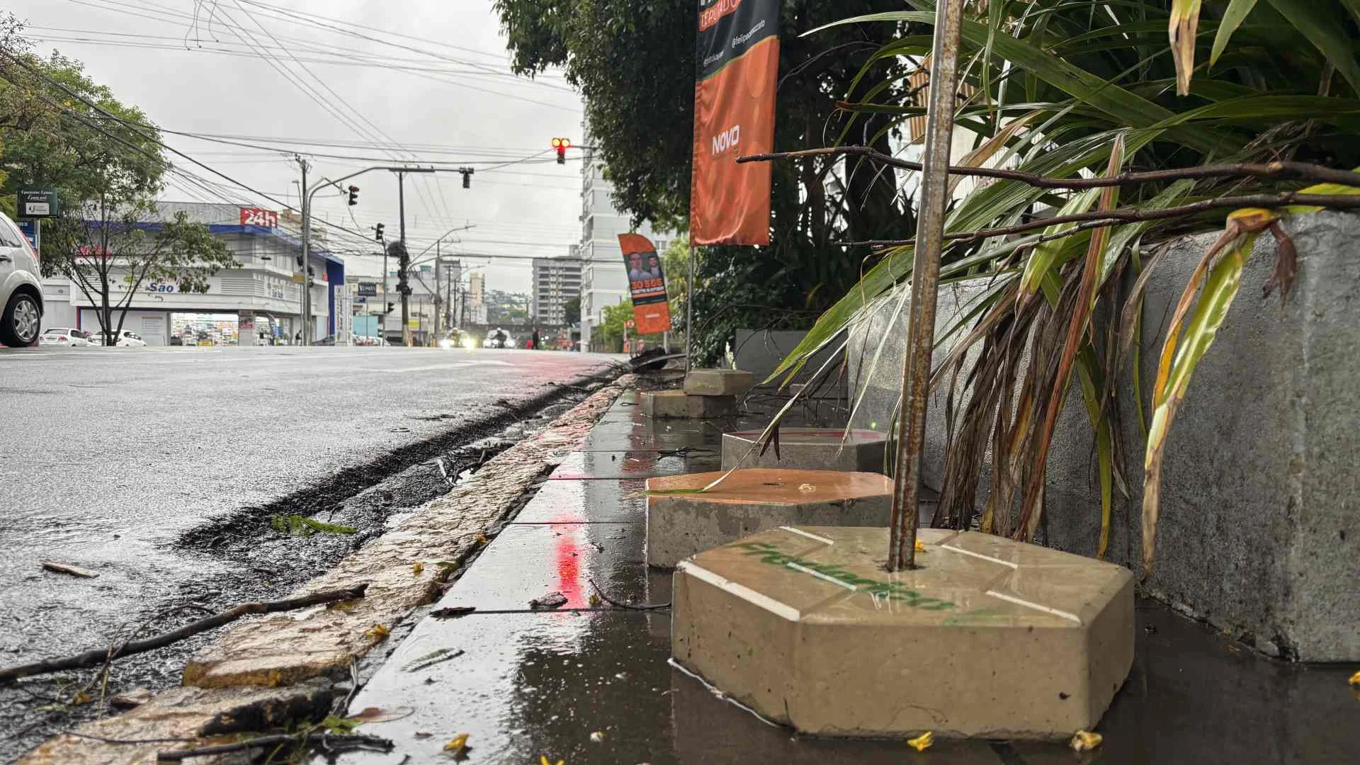 Excesso de wind banners incomoda moradores e leva Justiça Eleitoral a agir em Novo Hamburgo abc+