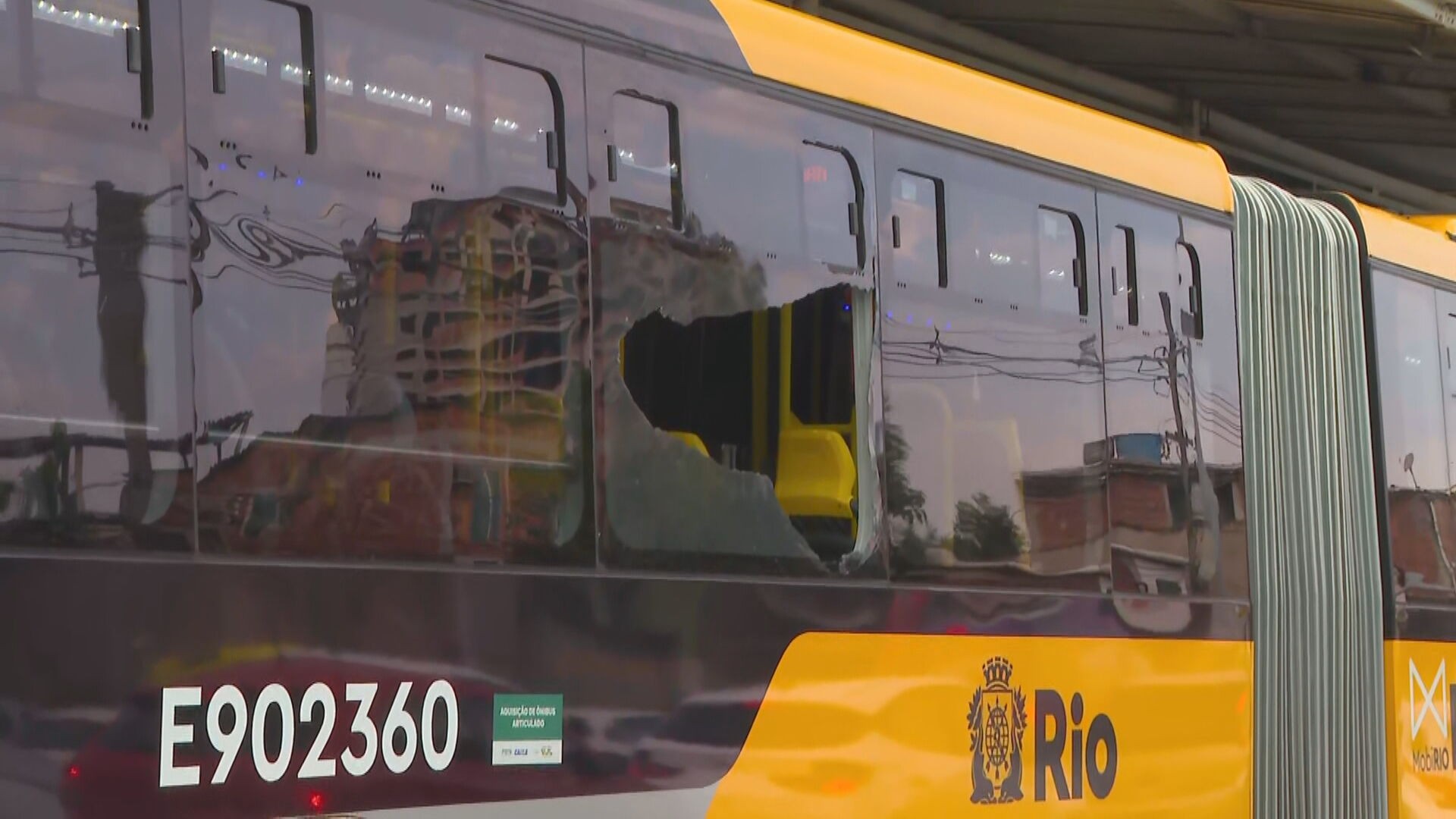 Passageiro morre após ser baleado dentro de ônibus do BRT G1