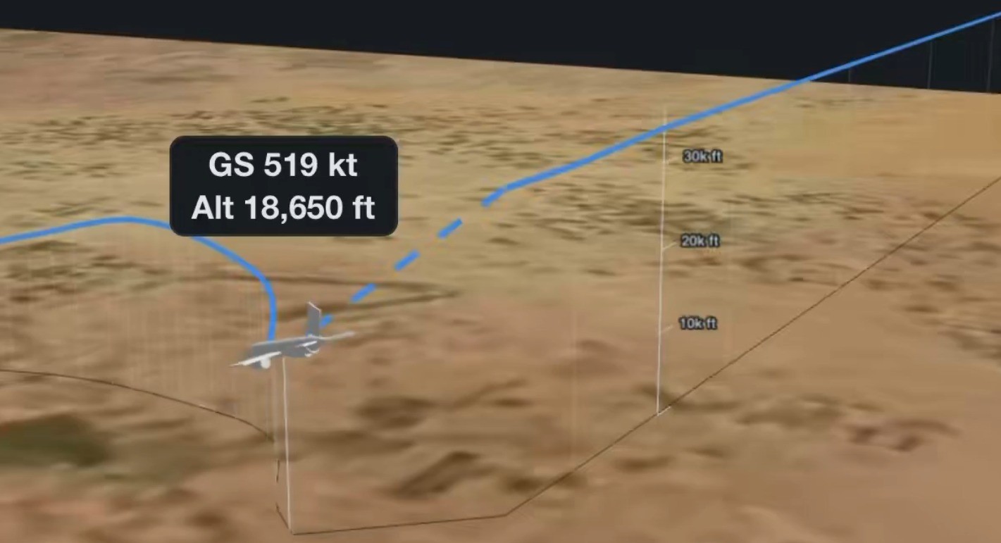 Imagens de radar mostram momento em que avião perde altitude e desvia rota veja