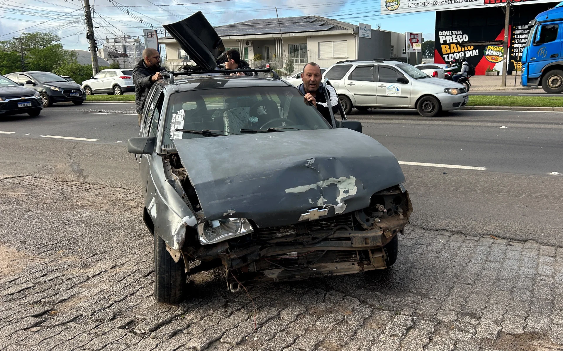 RS-240: Motorista fica ferido após engavetamento em São Leopoldo abc+