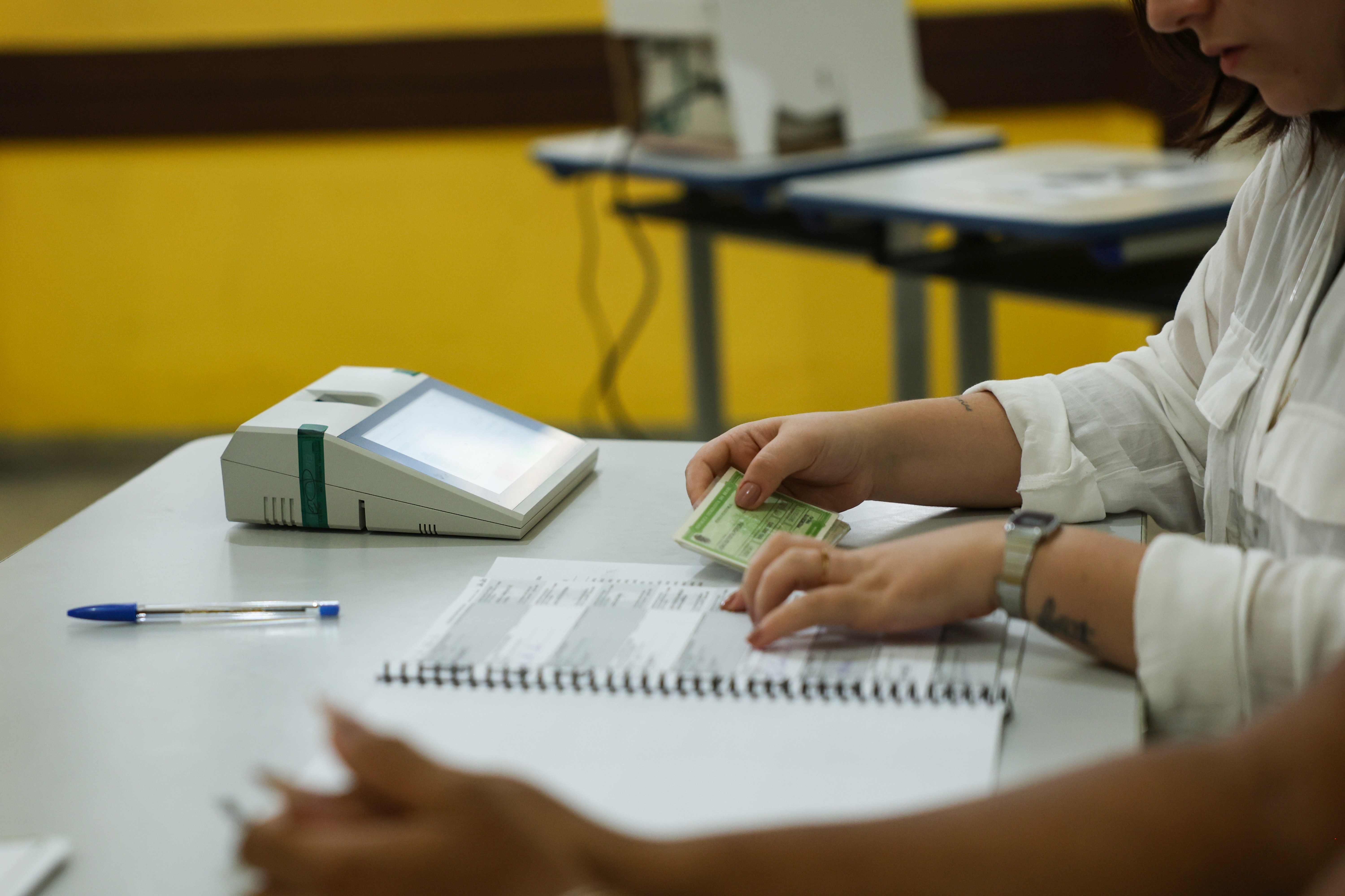 Mesário tem direito a folga Veja benefícios de trabalhar na eleição G1