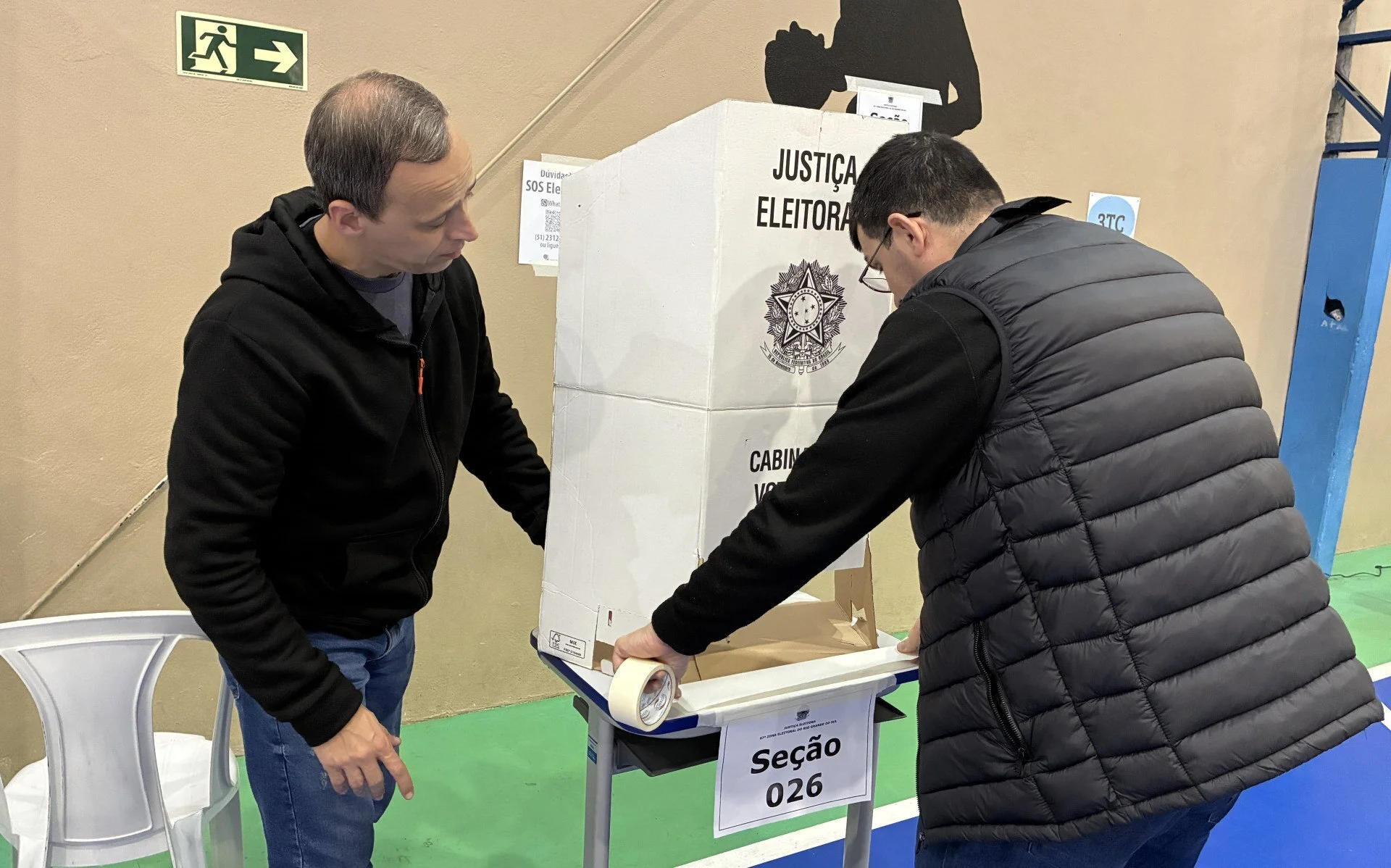 Urnas eletrônicas já chegaram no maior local de votação de Esteio abc+