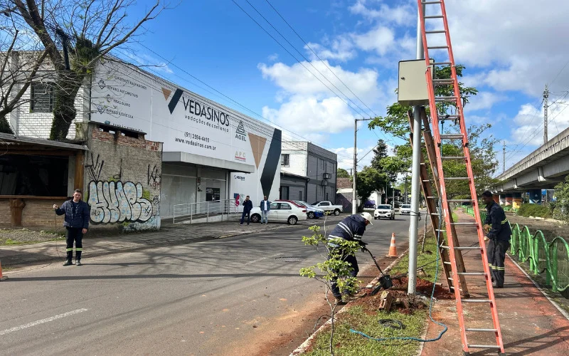 Duas lombadas eletrônicas são instaladas em avenida de Novo Hamburgo abc+