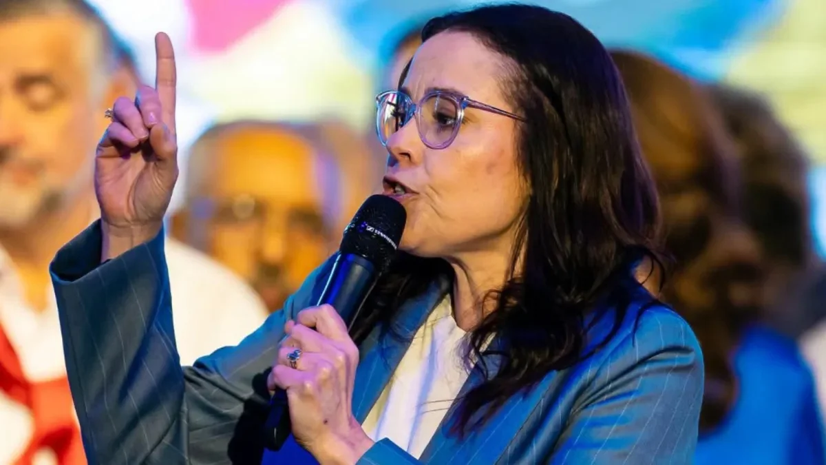 Quantos votos recebeu Juliana Brizola, superada por Zucco na disputa pelo governo do RS abc+