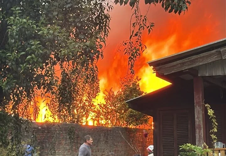 Incêndio no bairro Santa Marta marca fim de tarde desta segunda-feira em Canela abc+