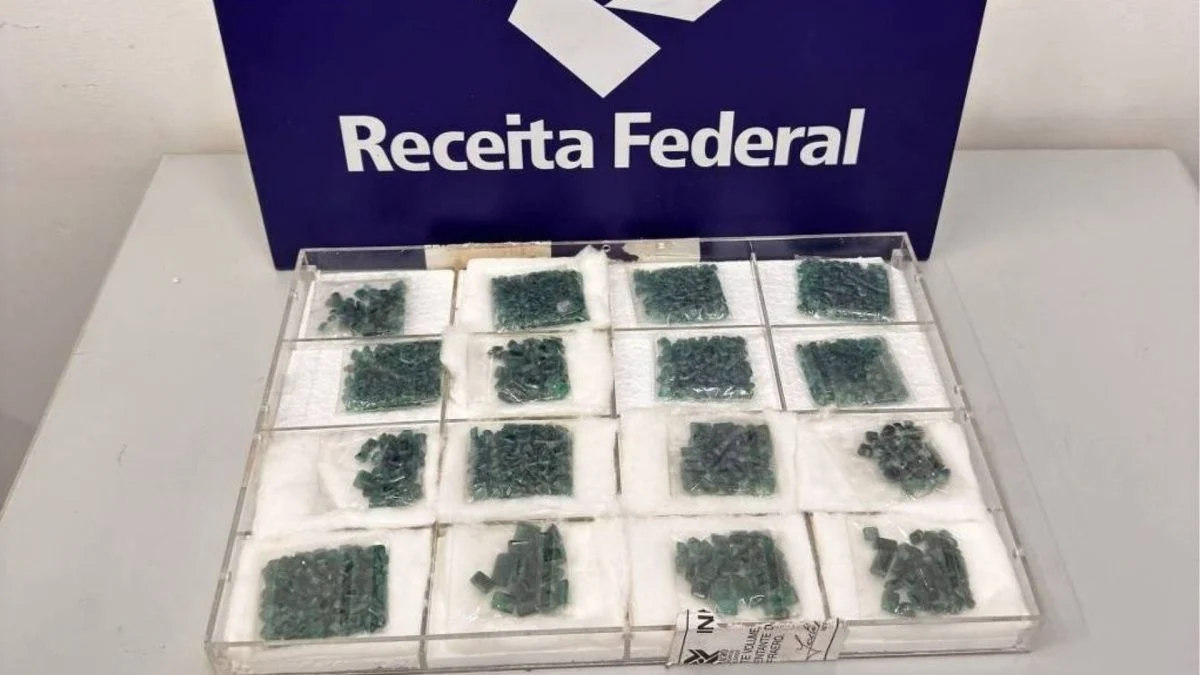 Receita leiloa esmeraldas, iPhones e veículos em São Paulo
