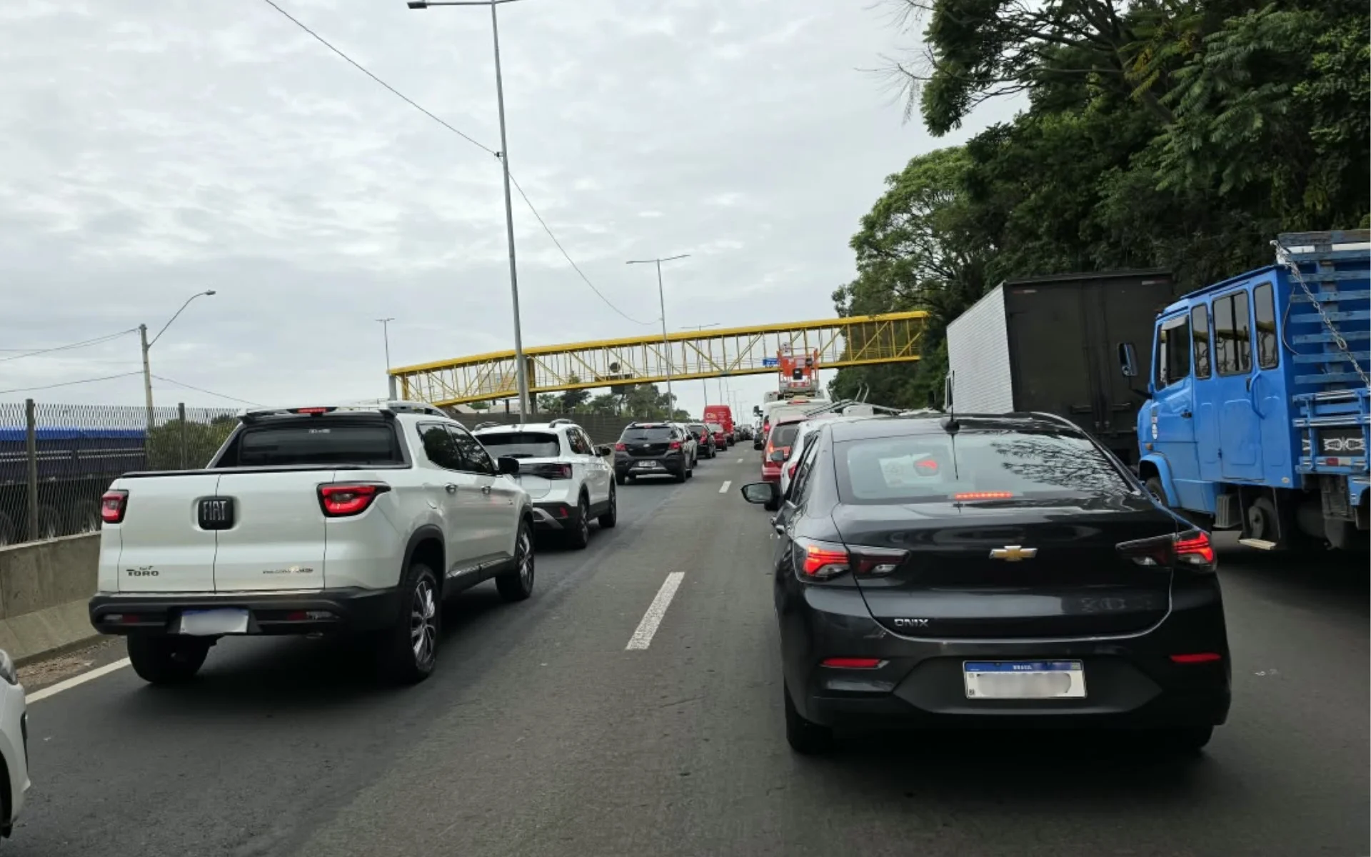 BR-116: Estreitamento de faixa causa congestionamento no Vale do Sinos abc+