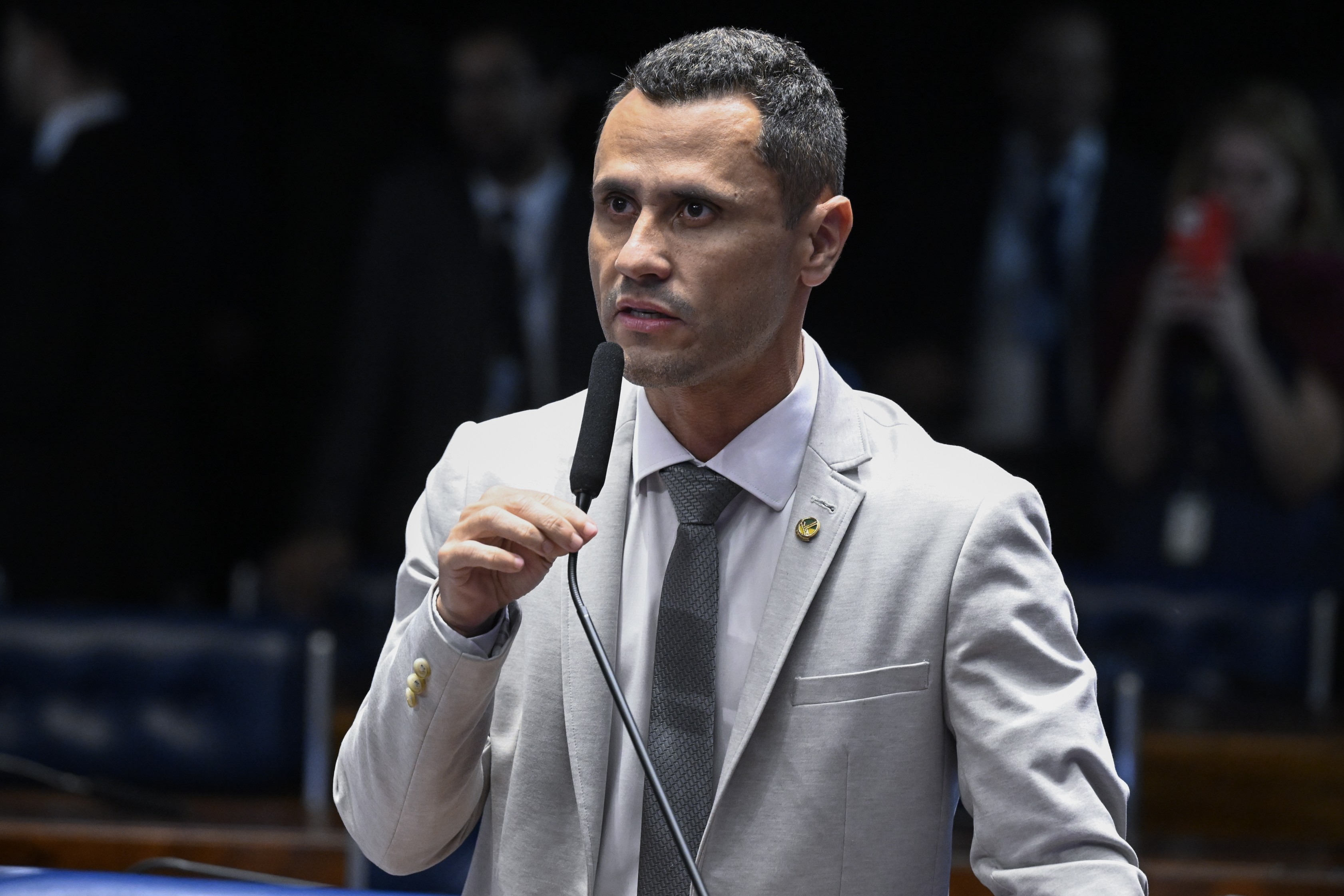 Cleitinho passa mal após discurso no Senado G1
