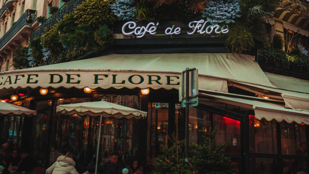 Kakay Paris, Café de Flore, Zé Carlos Dias e o exílio voluntário