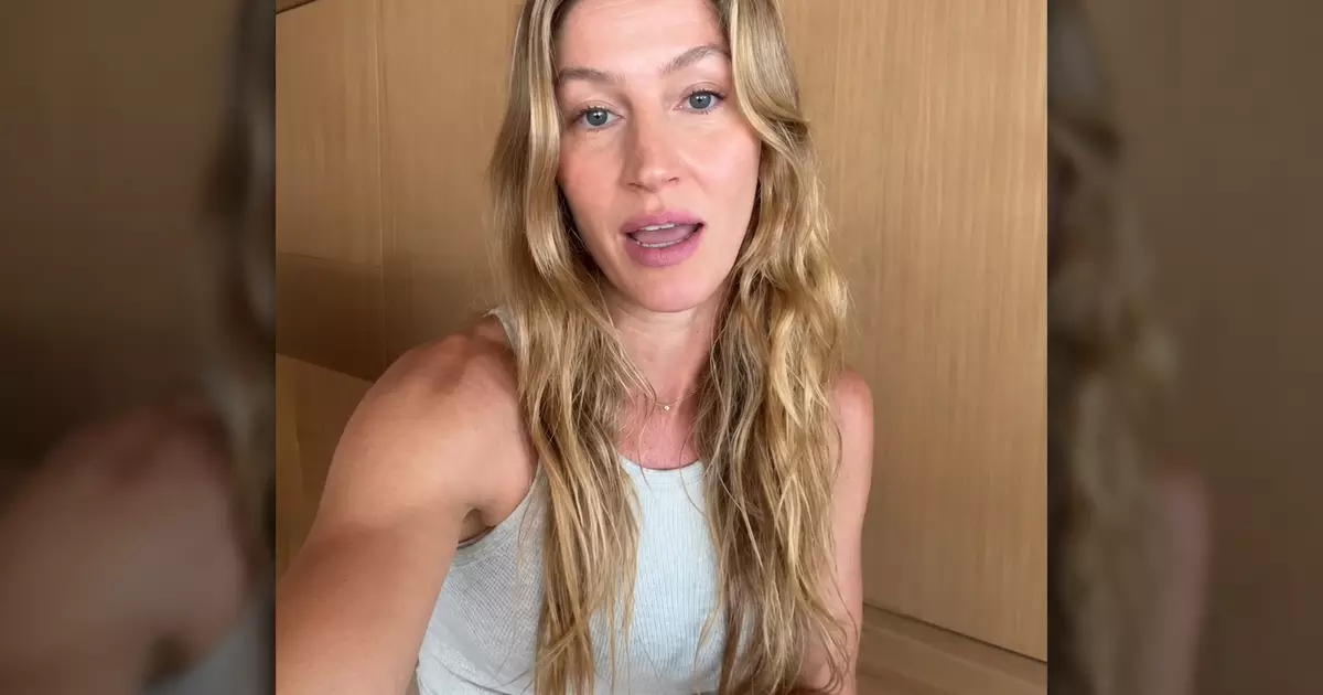 Gisele Bündchen é flagrada com muletas e bota ortopédica