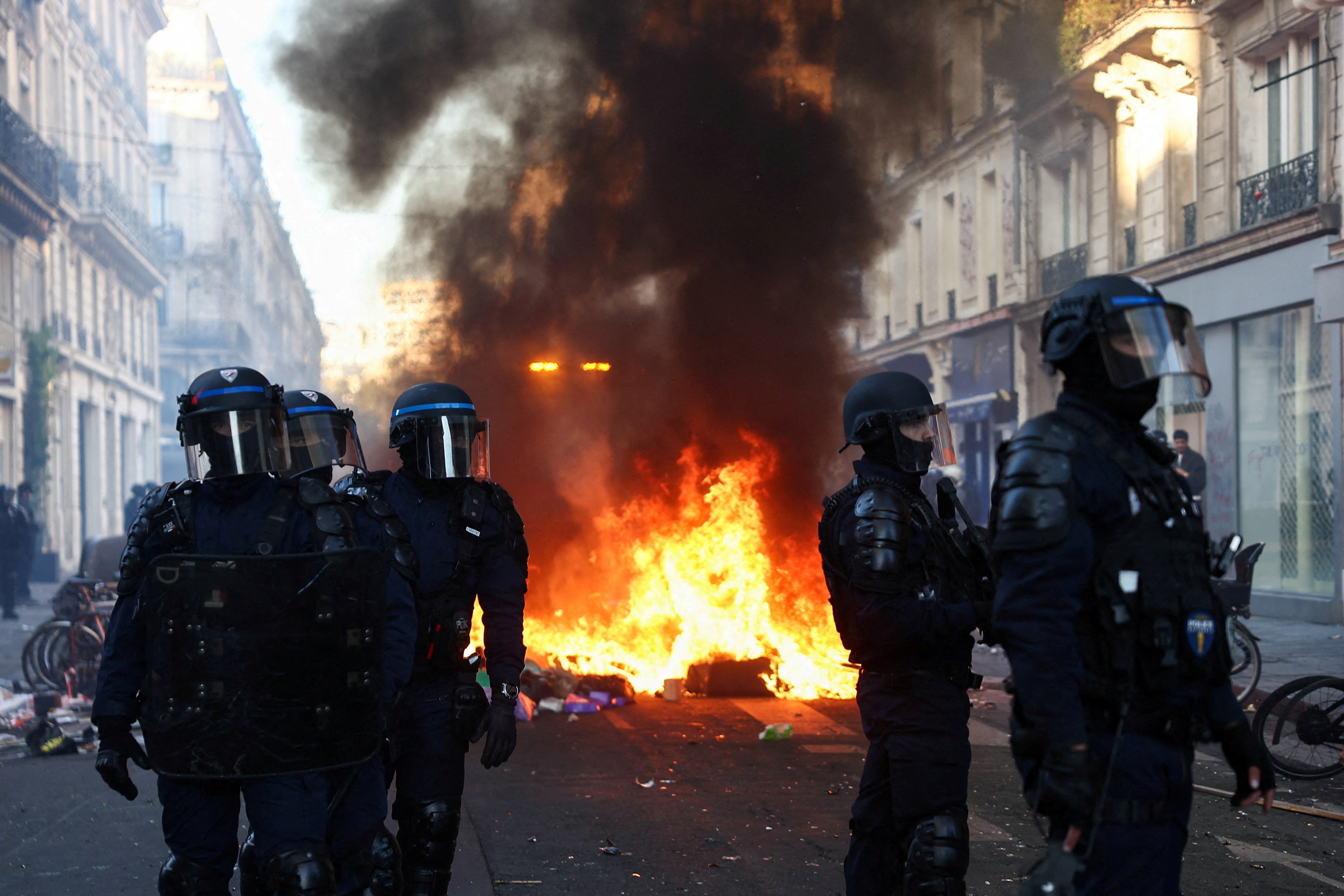 Protestos em Paris: novos confrontos e tensões marcam o domingo G1