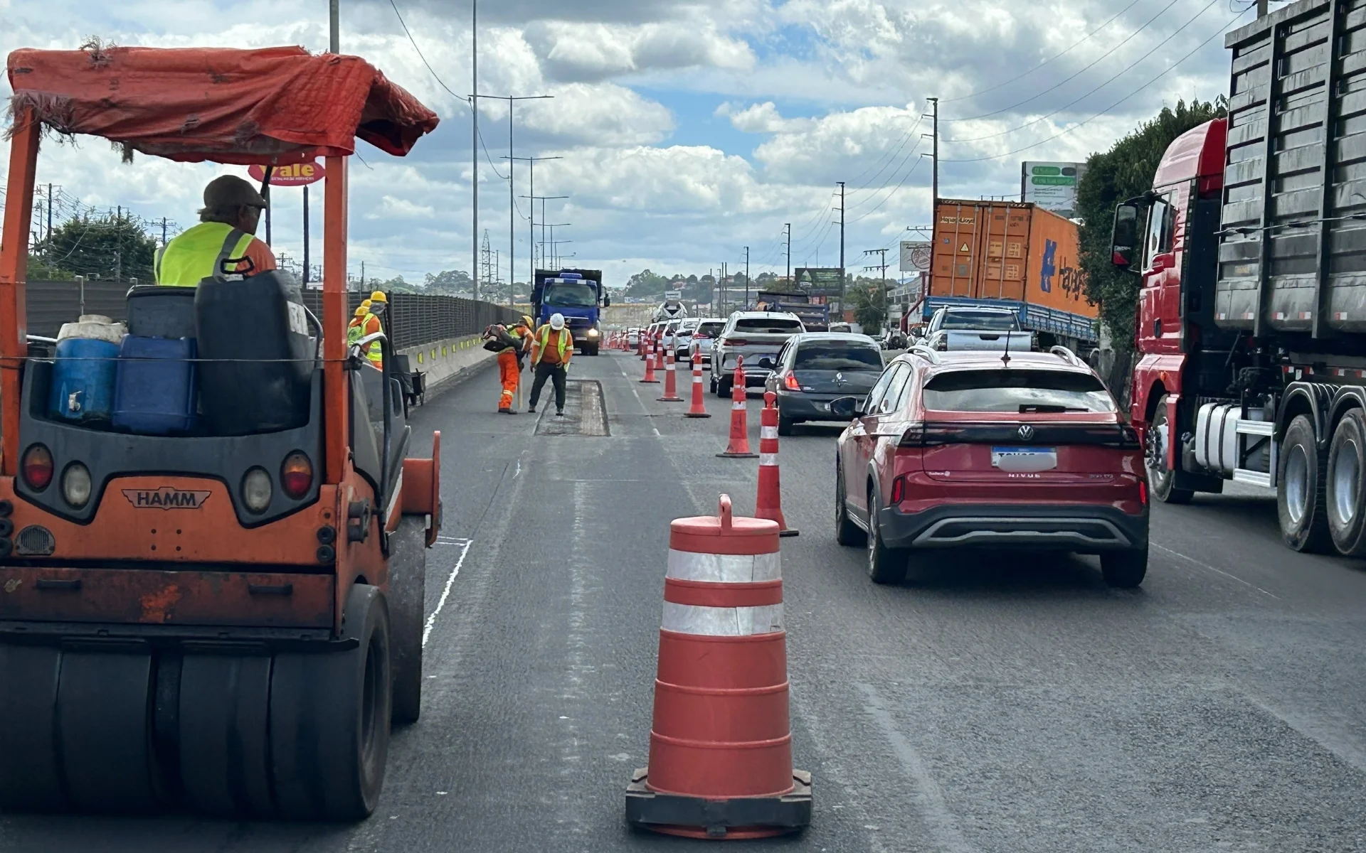 Atenção, motoristas: Operação tapa-buracos causa congestionamento quilométrico na BR-116 entre São Leopoldo e Novo Hamburgo abc+