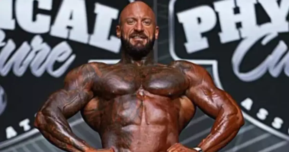 Fisiculturista morre aos 33 anos após desmaiar no palco durante competição