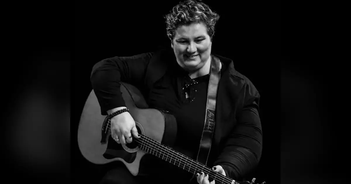 Morre a cantora Letícia Nicolielo, aos 48 anos, após enfrentar câncer raro