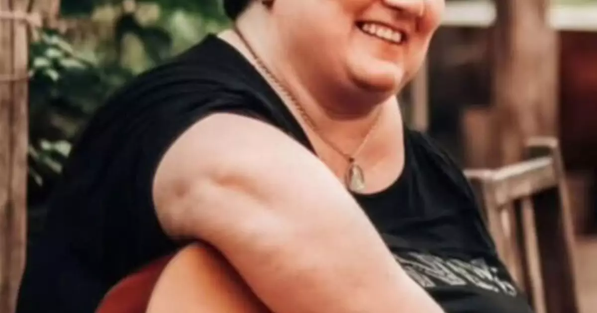 Cantora famosa morre aos 48 anos após anos de luta contra câncer raro