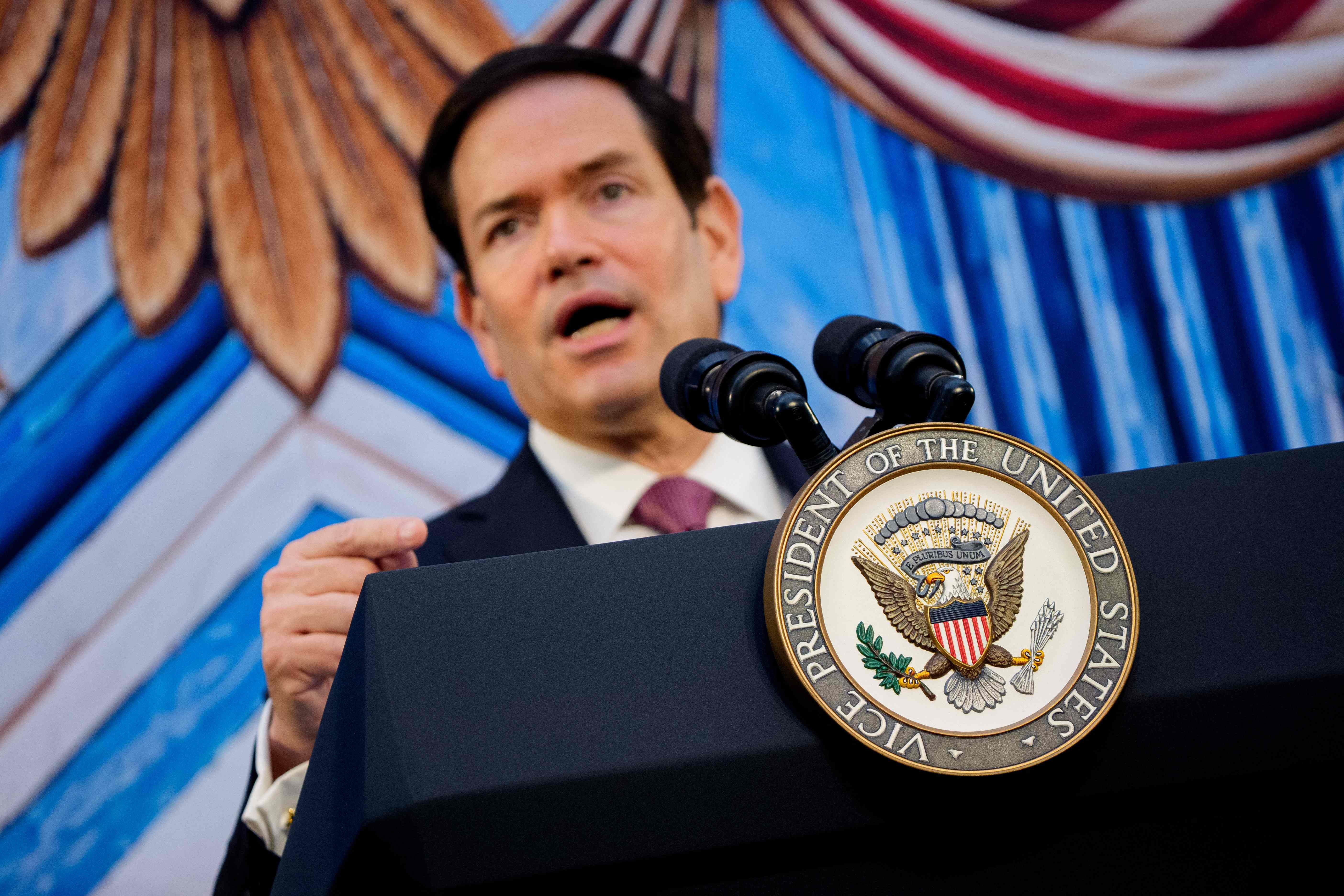 Estados Unidos revogam vistos de dezenas de altos funcionários da Colômbia e da Bolívia