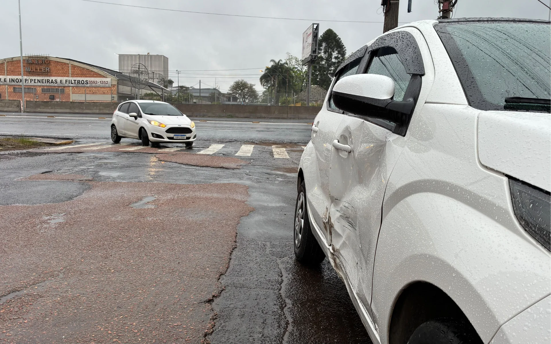Mais uma passageira de carro de aplicativo fica ferida em colisão no Vale do Sinos abc+