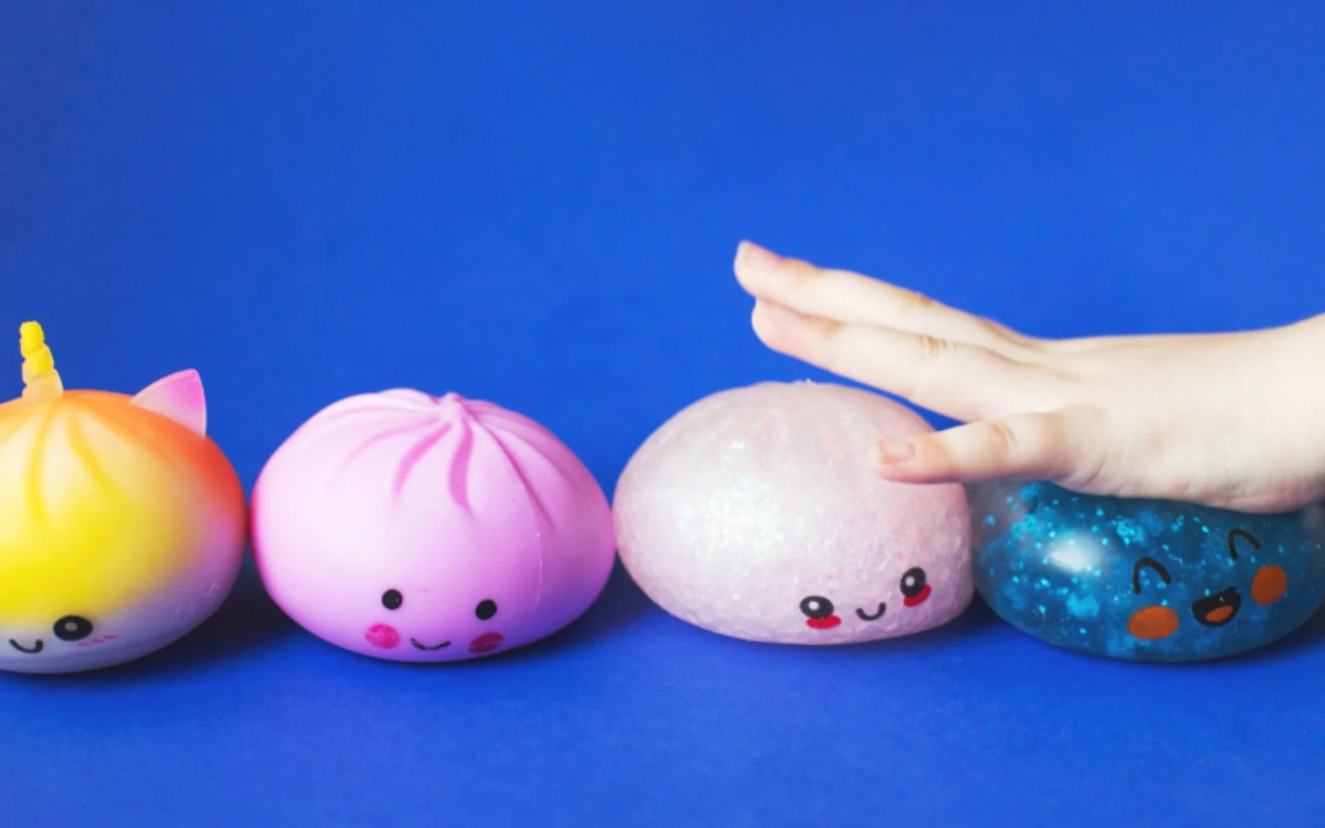 Coloridos e cancerígenos: Os perigos do brinquedo Squishy Dumpling proibido na Argentina veja o que diz o Inmetro abc+