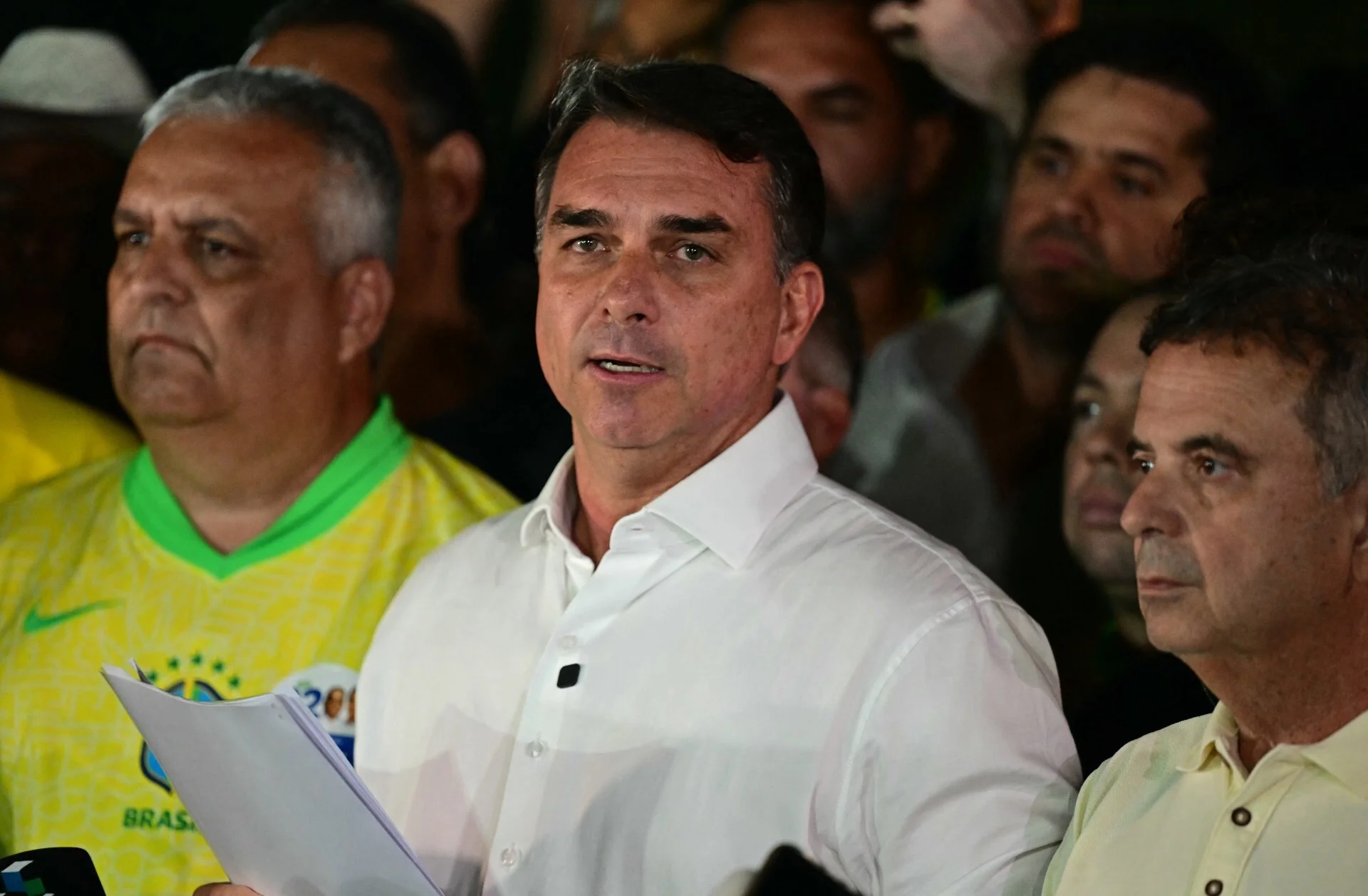PF comunica Moraes após Flávio Bolsonaro não entregar passaportes o que se sabe sobre a suspeita de fuga do País abc+