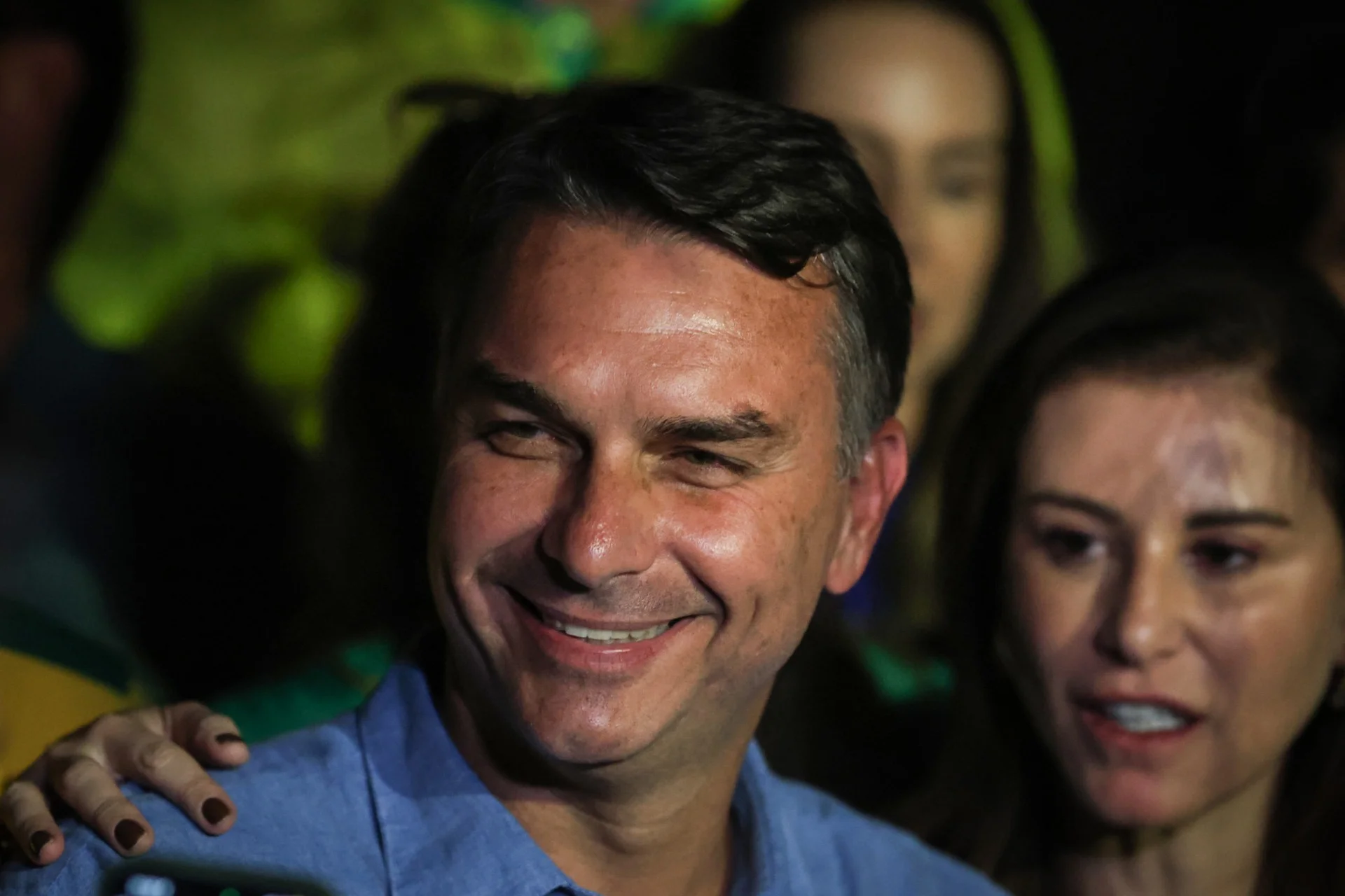 Aliado diz que Flávio desembarcou e liderará a resistência a partir dos Estados Unidos abc+