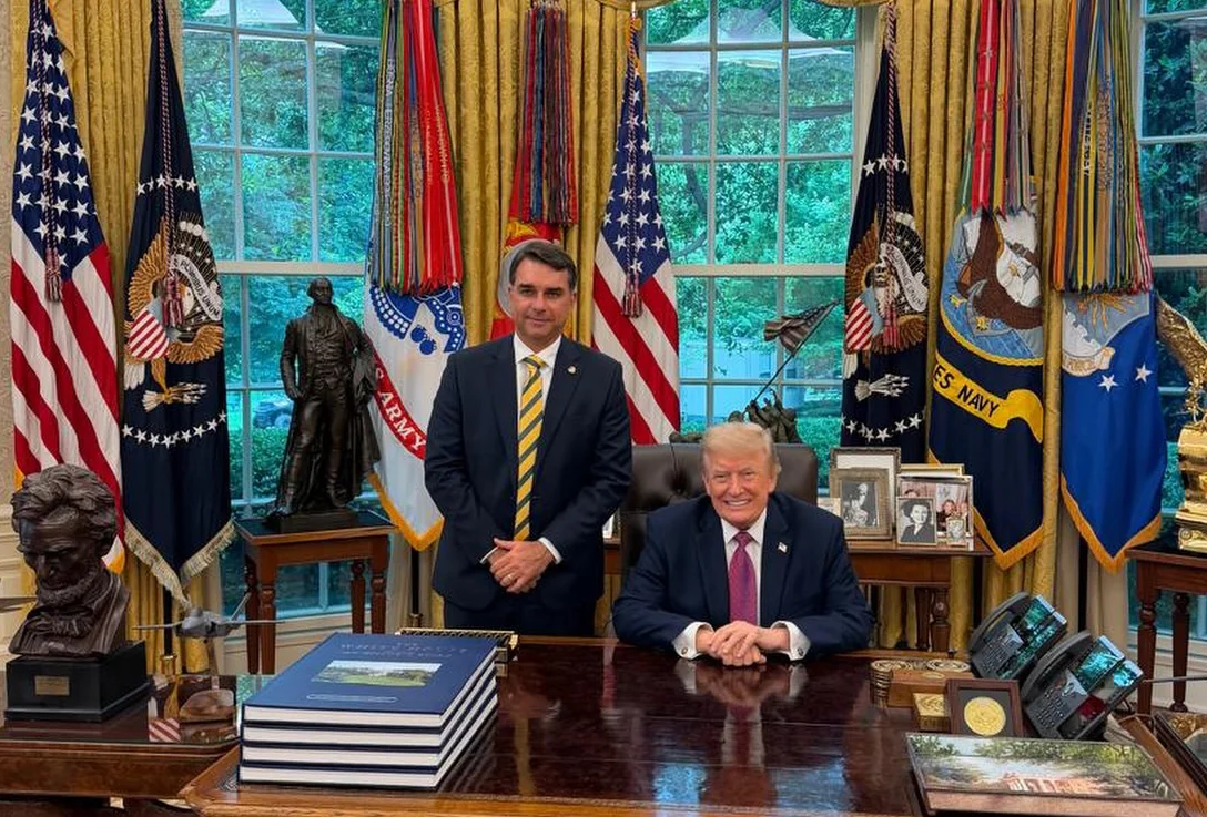 Democratas dos EUA criticam governo Trump por concessão de visto a Flávio Bolsonaro abc+