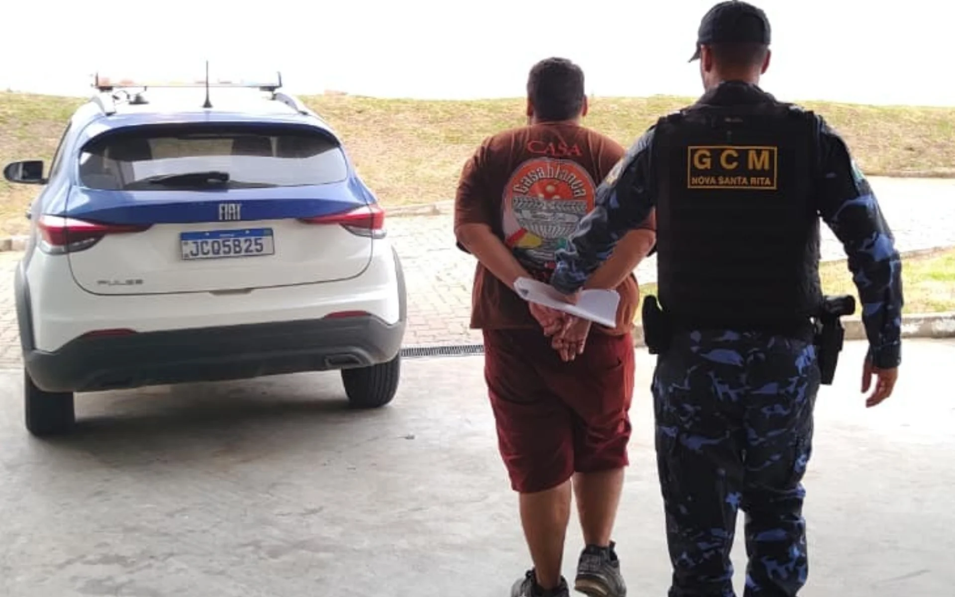 Stalking começou nas redes: Suspeito de perseguição vai à casa de vítima e tenta falar com filho dela de 2 anos abc+