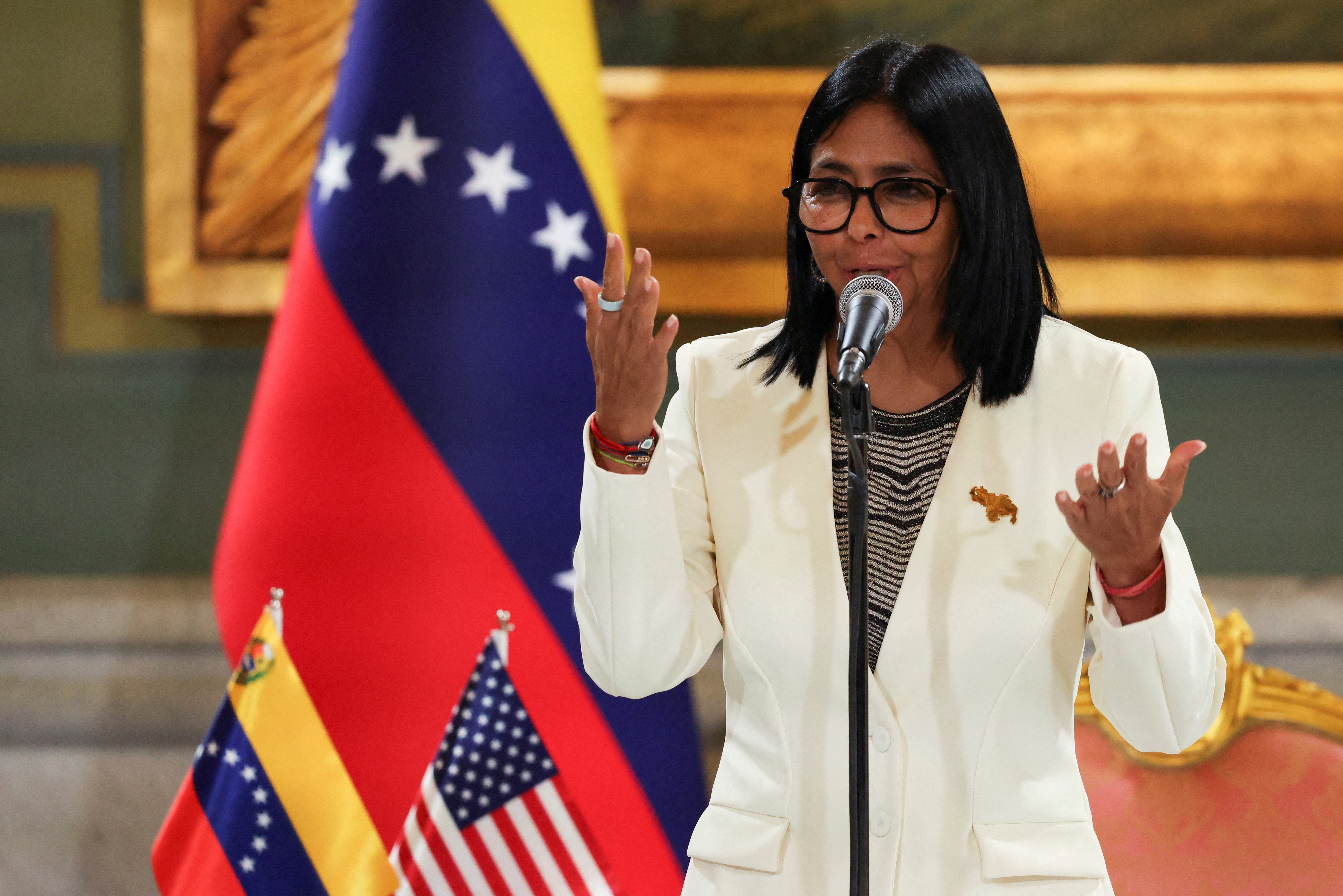 Venezuela: Delcy Rodríguez anuncia privatização de ativos estatais G1