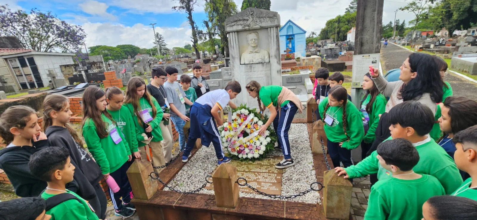 Estudantes participam de homenagem ao patriarca de São Leopoldo e da Imigração Alemã abc+